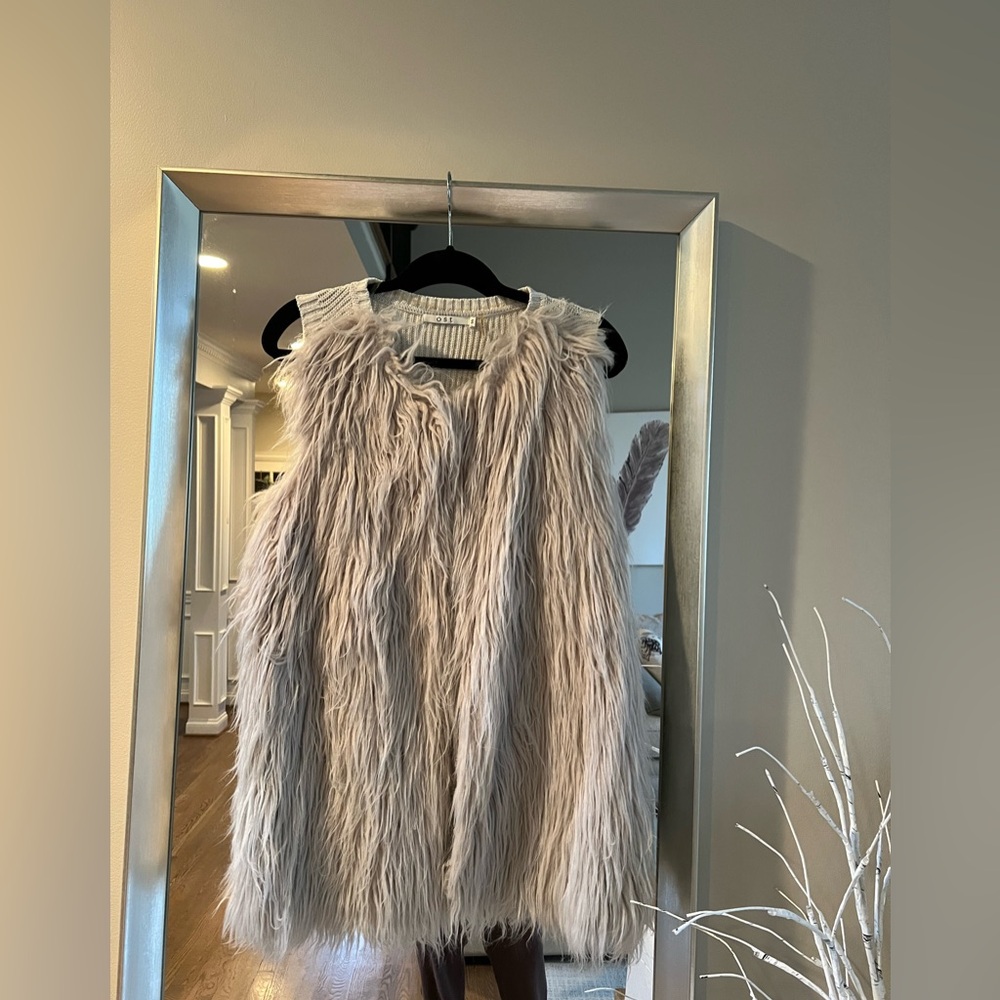 Ost light gray cashmere blend Knit Vest with Faux Fur front